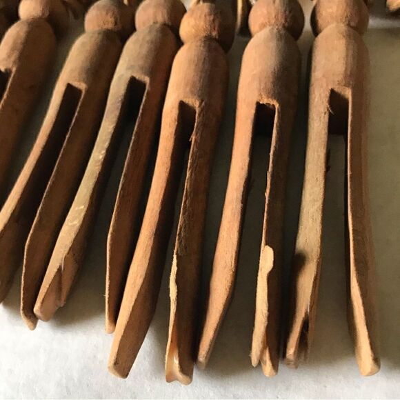 Vintage Weathered All Wood Round Top Push Clothespins (25) - Picture 8 of 16
